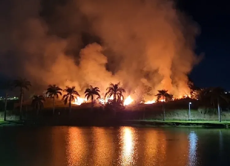 Fogo assusta moradores do Palmital, Lagoa do Meio, Laguna... em Linhares