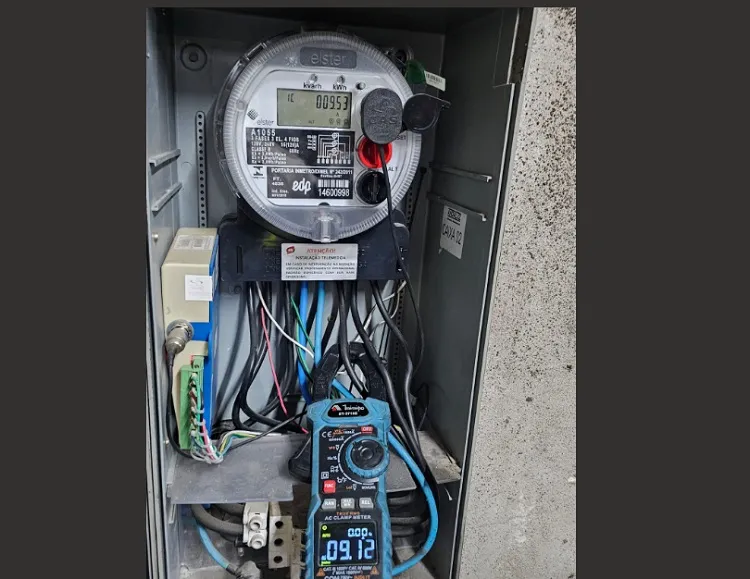 Flagra de furto de energia em lanchonete em Vila Velha