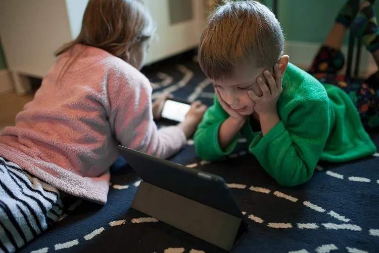 As consequências no desenvolvimento infantil pelo excesso de telas