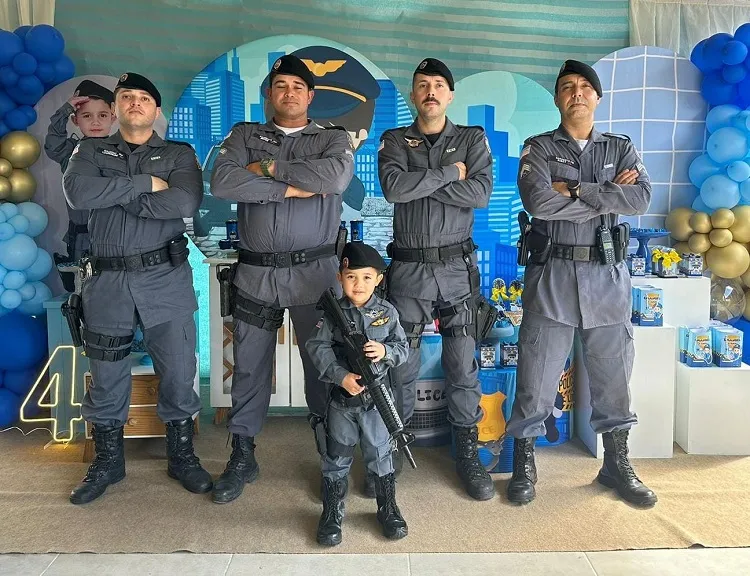 Filho de peixe: Emanuel Beisinho e a festa de aniversário. Ele é filho do Sargento Beise