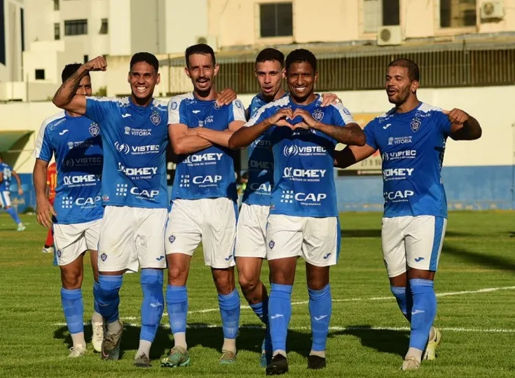 Vitória goleia o Vilavelhense e se isola na liderança do Grupo B da Copa ES