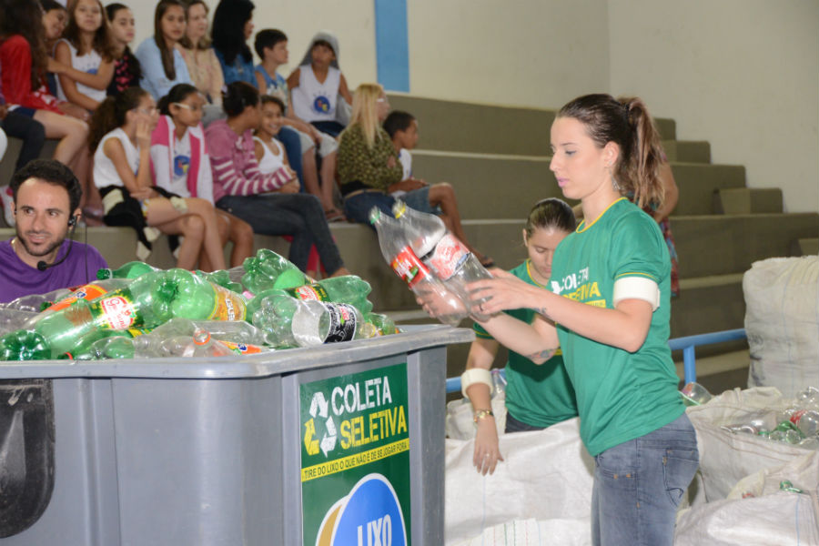Meio Ambiente: estudantes recolhem mais de cinco mil recipientes plásticos em gincana