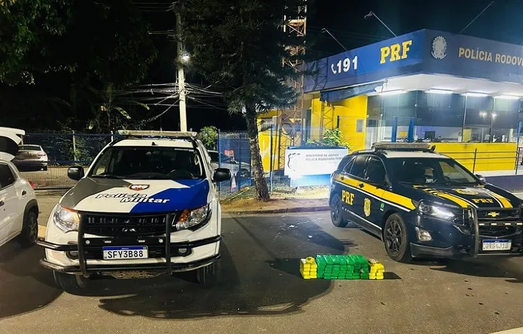(PRF atualizou) 50 kg de maconha apreendidos em Viana, Carro de passeio estava lotado