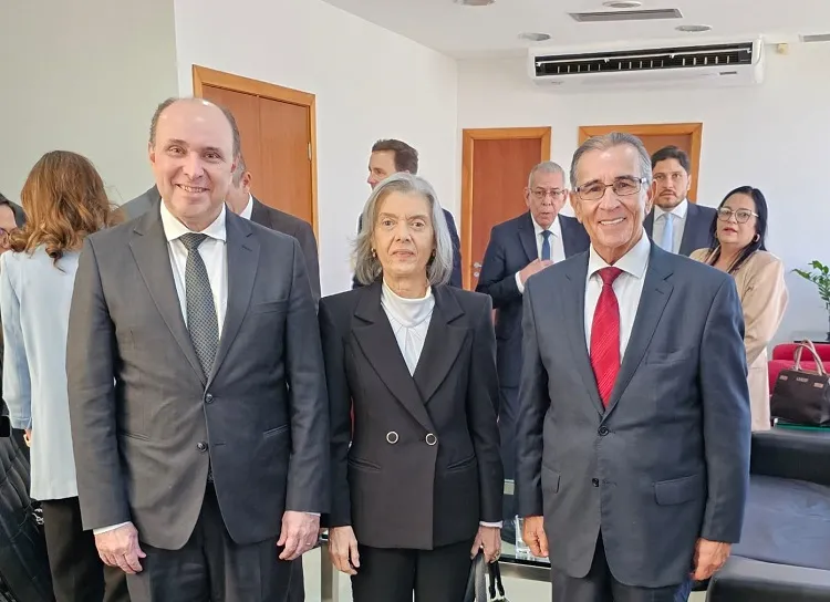 Ministra Carmen Lúcia faz visita institucional ao TRE-ES