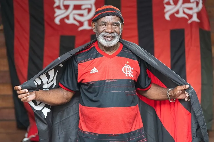 O paizão Negão Esteirinha: Dedicação extrema à família, ao comércio e ao Flamengo