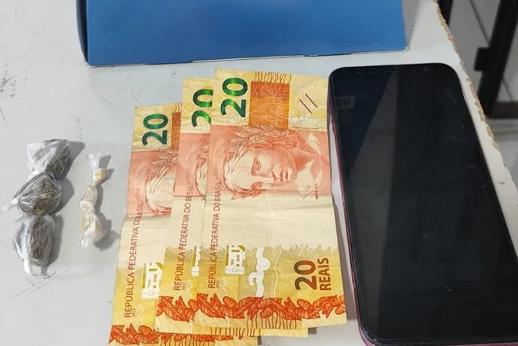 Flagra de venda de droga no Jocafe 1, Linhares. “Tentou esconder no lixo”