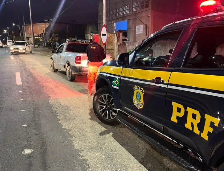 Mulher é presa e veículo roubado é recuperado pela PRF em Sooretama
