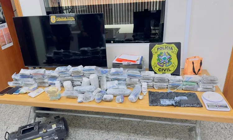27 quilos de haxixe ‘Ice Pack’, muito dinheiro, dólar e carros apreendidos em casa de alto padrão em Guarapari