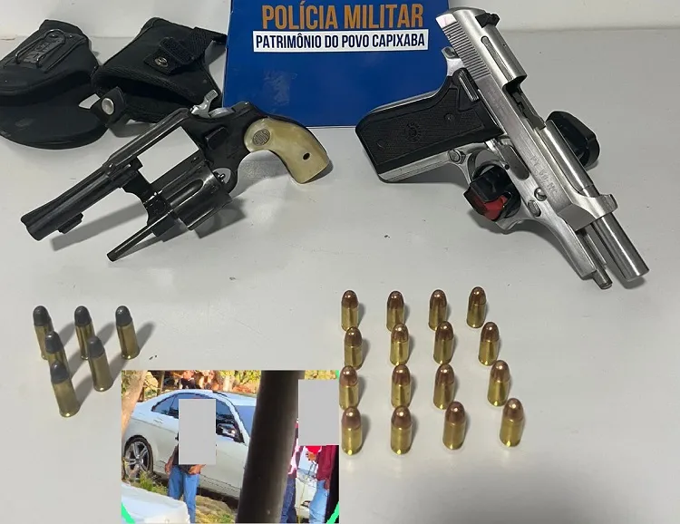 Armas de fogo apreendidas durante cavalgada em Linhares. Dois suspeitos foram levados para a delegacia