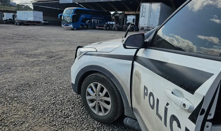 Oficina de veículos no flagra de 'gato' às margens da BR-262, em Viana