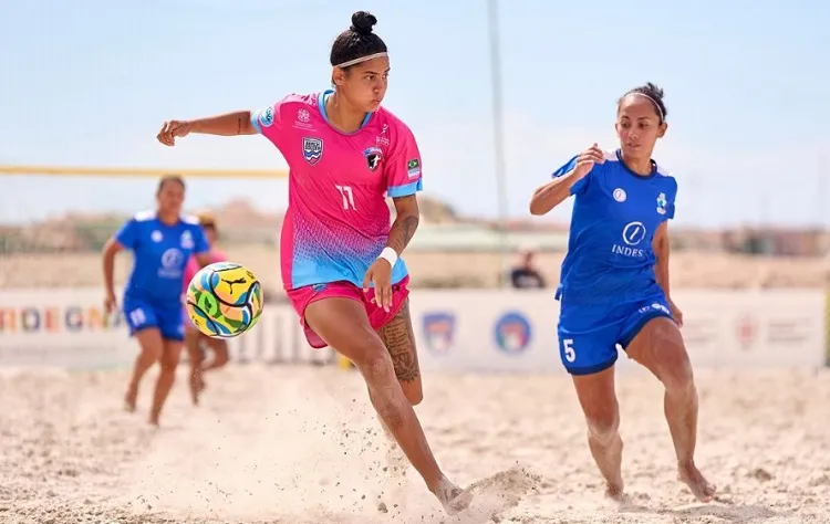 Capixabas goleiam time de El Savador no Mundial de clubes de beach soccer feminino