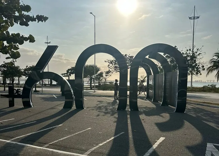 Monumento interativo na Orla de Camburi chama atenção para alto número de mortes no trânsito