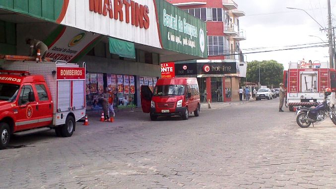 Susto no Supermercado Martins: vazamento de produto químico suspende expediente no estabelecimento