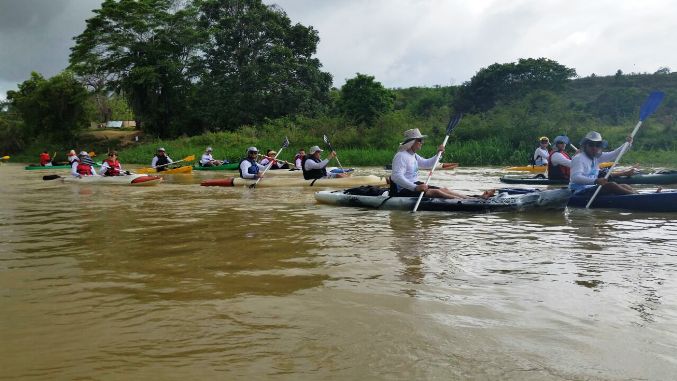 Faxina no Rio Pequeno: expedicionários retiram meia tonelada de lixo do rio