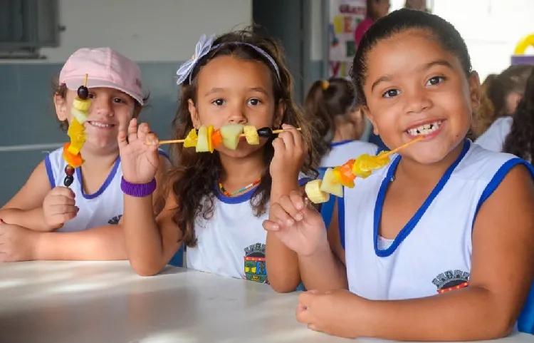 Dia das Crianças: Merenda especial é servida nas escolas de Linhares
