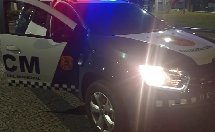 Mulher é presa pela GCM de Linhares. Ela estava com mandado em aberto