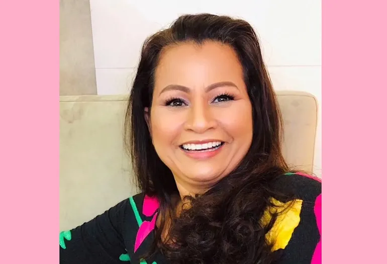 O dia dela, a Sirlene Guedes, a eterna recepcionista da Cultura AM/FM. “Cinquentei!”