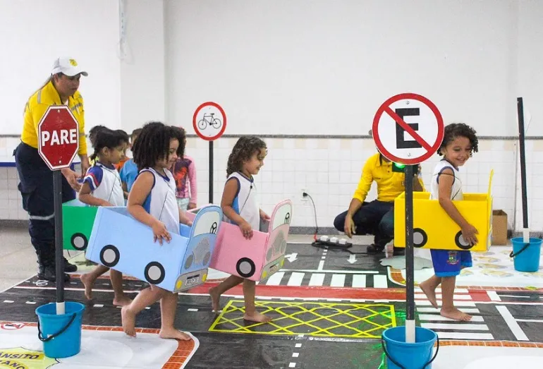 Força-tarefa percorre 17 escolas para formar crianças educadas no trânsito em Linhares