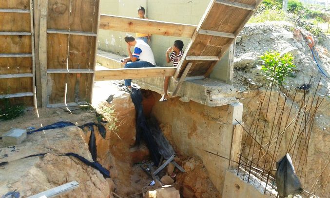 Obra paralisada: pai de aluno alerta sobre risco de acidente em escola no Movelar