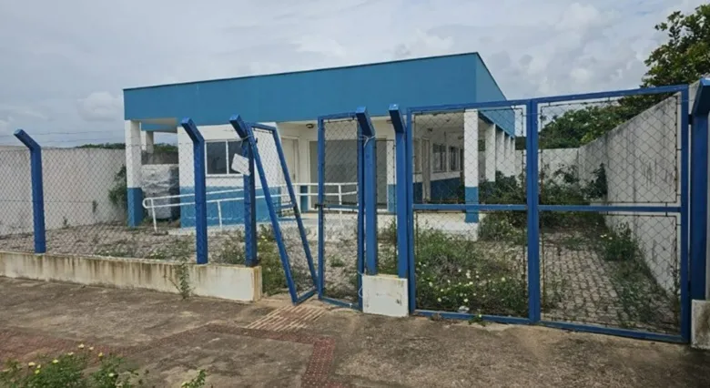 Cozinha Comunitária abandonada em Povoação. Obra é de condicionante da Petrobras. “Roubaram tudo de dentro”