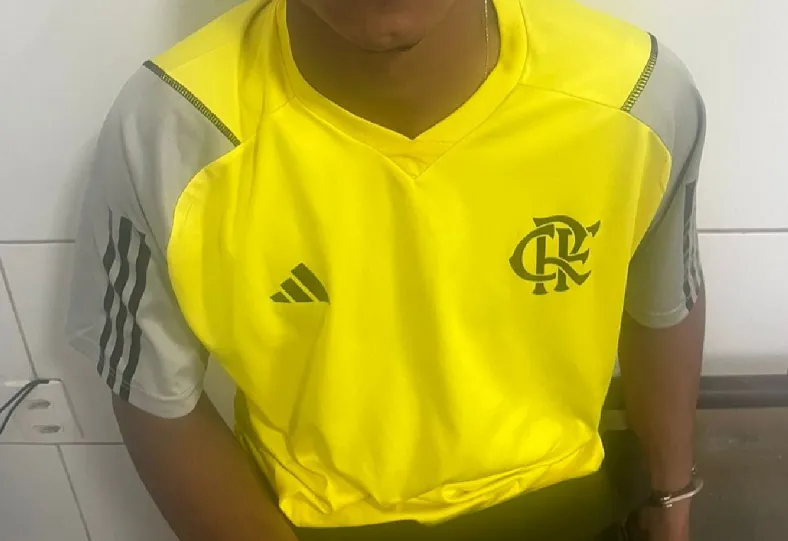 Assaltante tenta enganar PMs, mas mensagens no celular roubado o “entregam” em Linhares