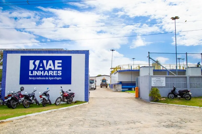 Moradores relatam falta de água “o dia todo” nos bairros de Linhares. Saae inaugurou subestação