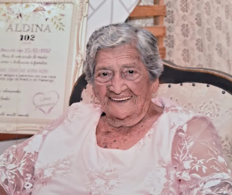 Os 107 anos da linharense e flamenguista Aldina Durão Carvalho