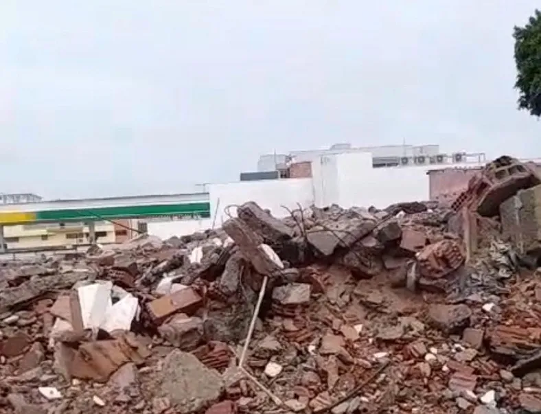 “Esconderijo” de suspeitos é demolido em Linhares. Leitores aplaudem