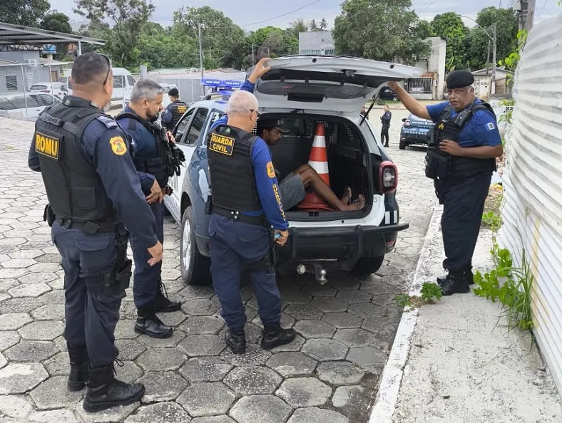 GCM prende homem com dois mandados em aberto, um por roubo