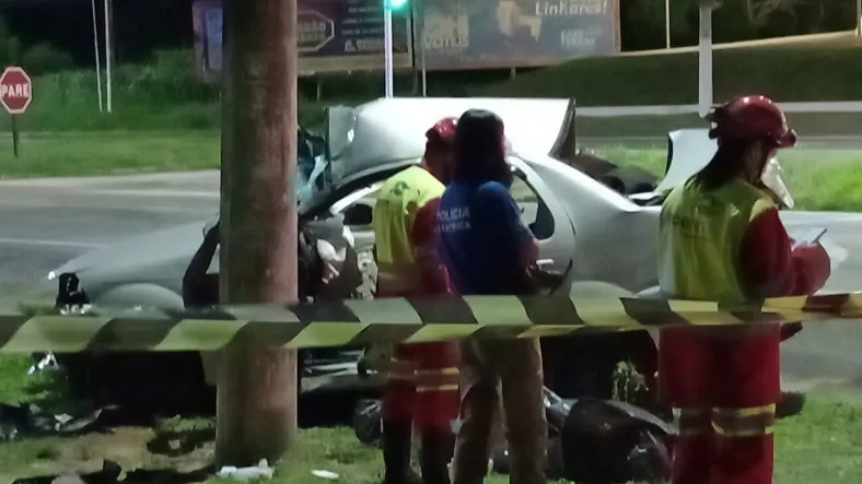 BR-101: Motorista morre após colisão entre automóvel e carreta em Linhares. Condutor da carreta fugiu, diz PRF