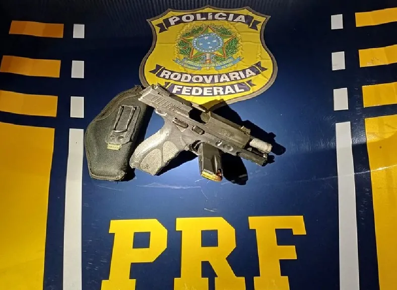 BR-259: Homem é preso com pistola na cintura após ultrapassagem em local proibido