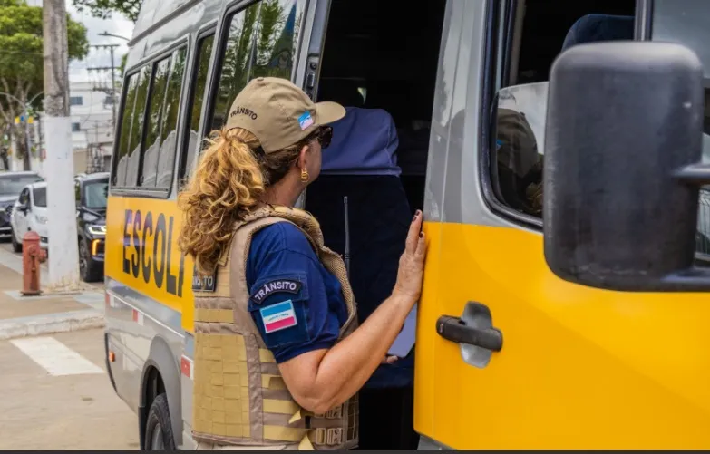 Transporte escolar: Veículos removidos e dezenas de infrações constatadas em Linhares