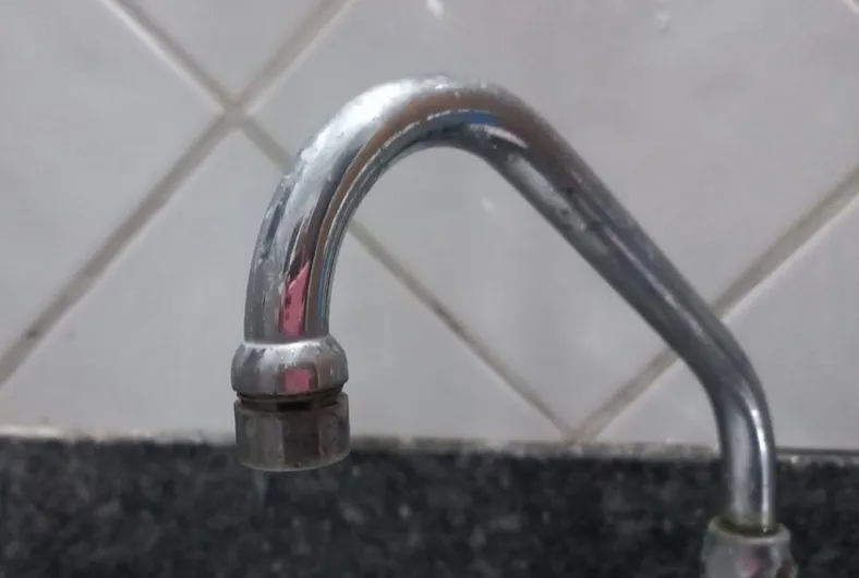 Domingo sem água e muito calor em Linhares. “Será sempre assim?”
