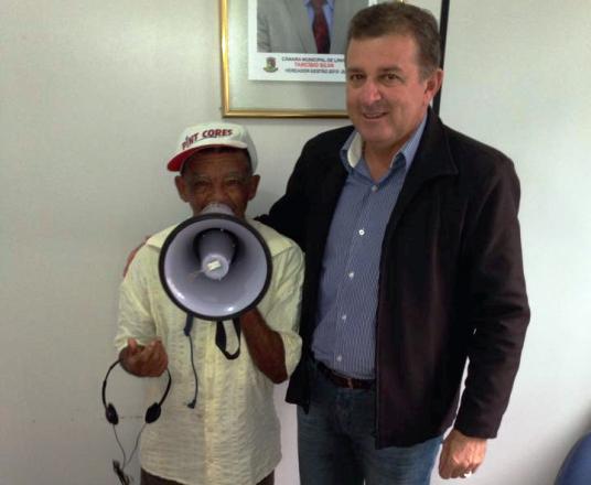 Ta dado o recado por enquanto: Seu Joaquim faz cobranças com megafone em plena Câmara Municipal