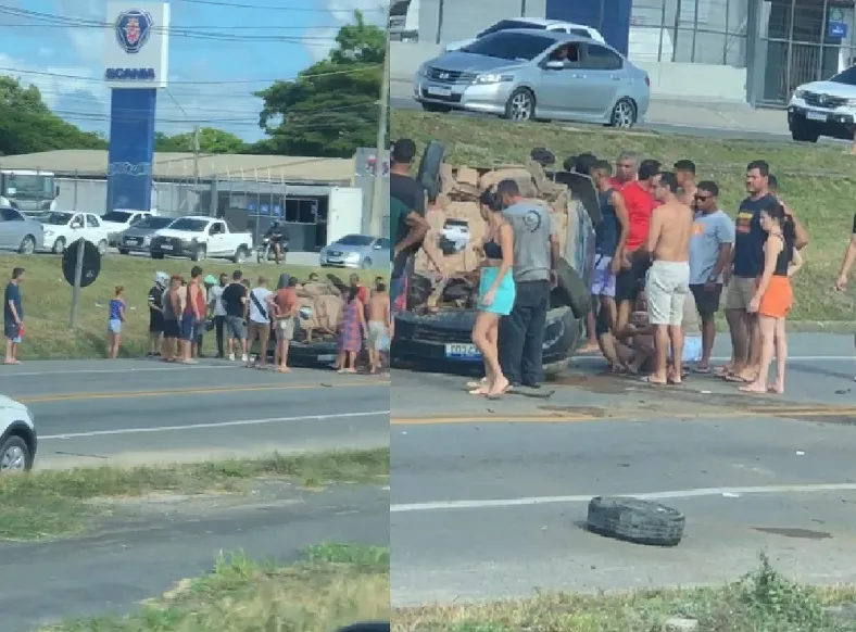 Carro capota na BR-101, em Linhares. Veículo trafegava na lateral e foi parar na pista central