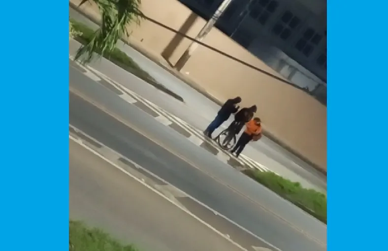 Assaltantes cercam vítima na saída do trabalho em Linhares