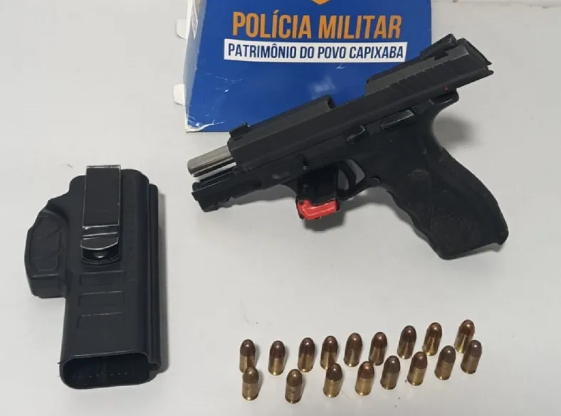 PM encontra pistola na cintura de carona de Focus, em Linhares