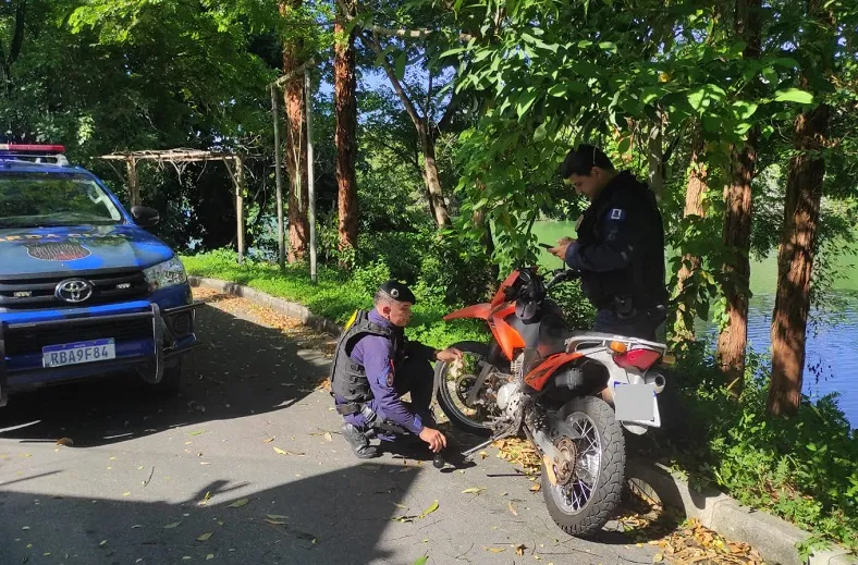 Moradores denunciam uso de maconha às margens de lagoa no Interlagos, Linhares