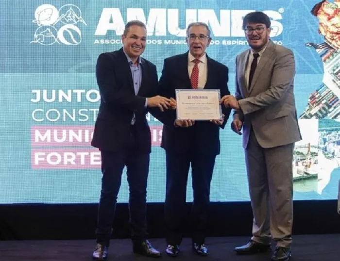 Presidente do TRE-ES é homenageado durante Assembleia Geral da Amunes