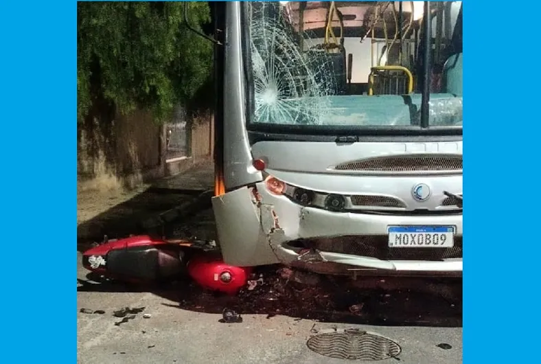 Acidente: Moto vai parar embaixo de ônibus e condutor fica gravemente ferido em Linhares