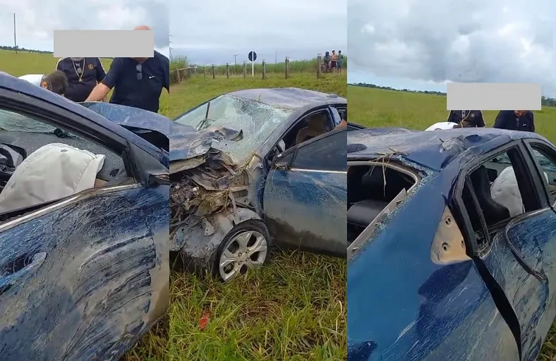 Carro capota e vai parar no pasto às margens da Estrada do Pontal