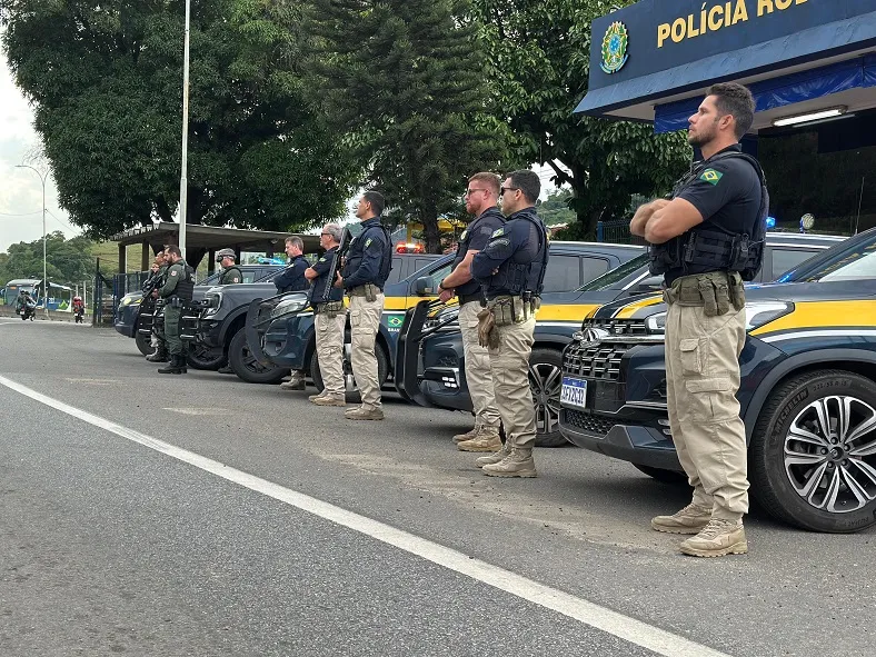 PRFs do ES prestam emocionante homenagem aos policiais mortos durante perseguição no RJ
