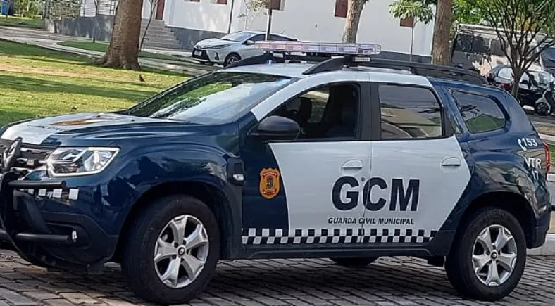 Preso em Linhares suspeito de observar crianças pelo muro enquanto praticava ato obsceno