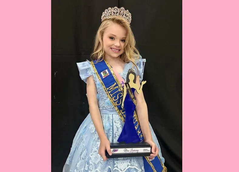 Duda brilha e vence o Miss Linhares 2025 na categoria Mirim