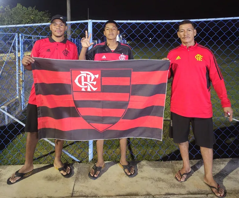 Em Linhares: Pai, tio, sobrinho e o amor pelo Flamengo. “Vamos pro Maracanã”