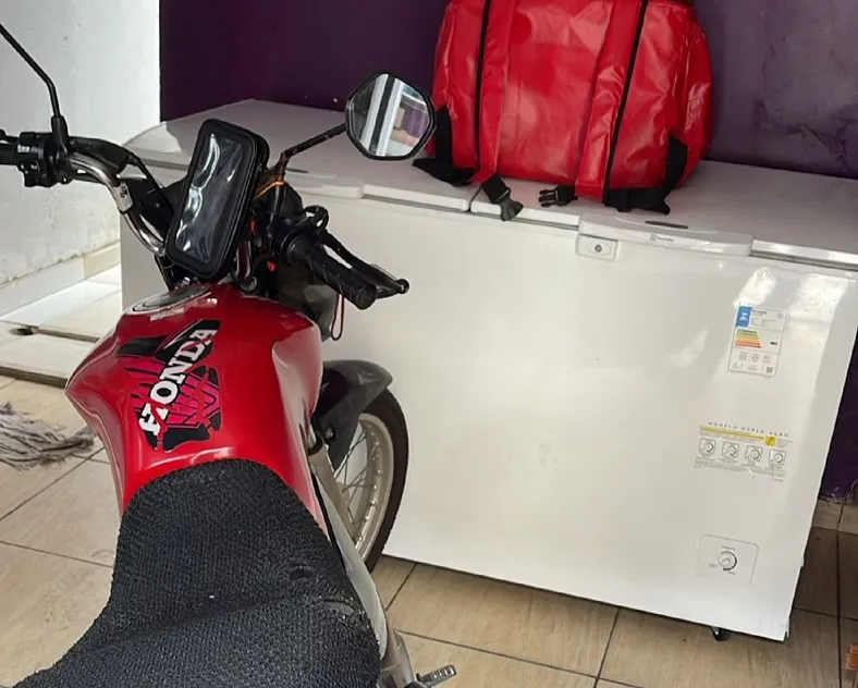 Assaltantes roubam moto, abandonam veículo, mas ficam com açaí em Linhares