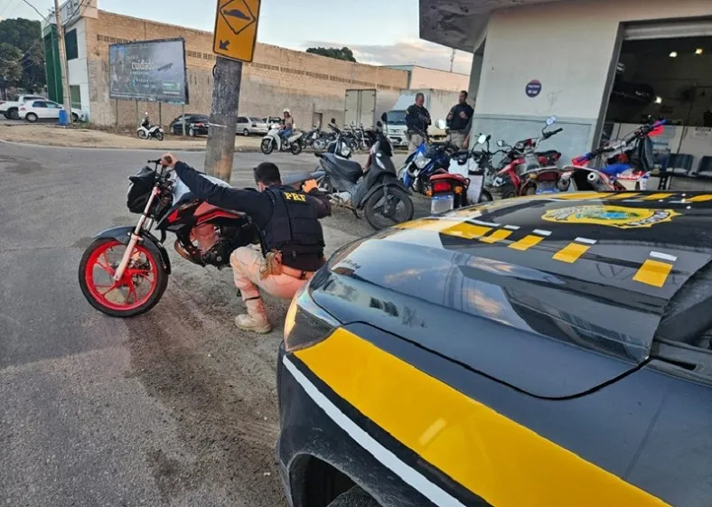 Sooretama: PRF apreende moto em oficina às margens da BR-101