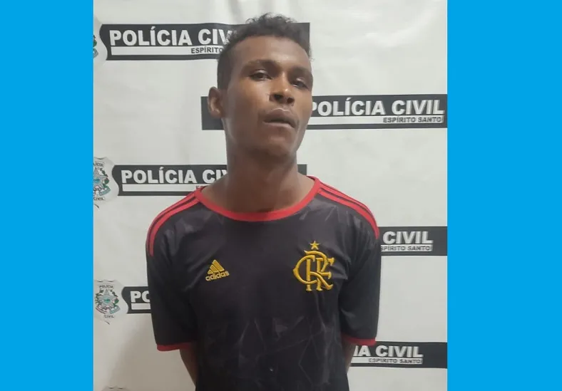 Policiais reconhecem suspeito e cumprem mandado no Centro de Sooretama