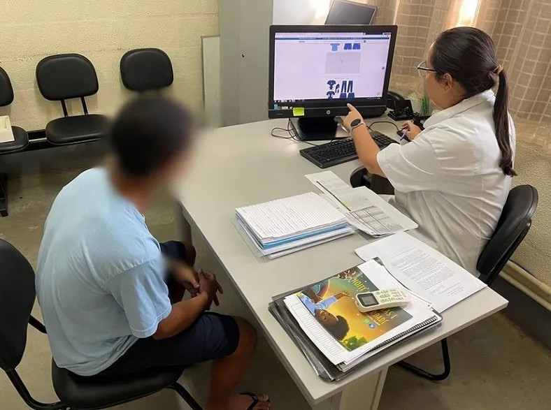 Internos do Iases participam da escolha dos novos uniformes da Rede Estadual de Ensino
