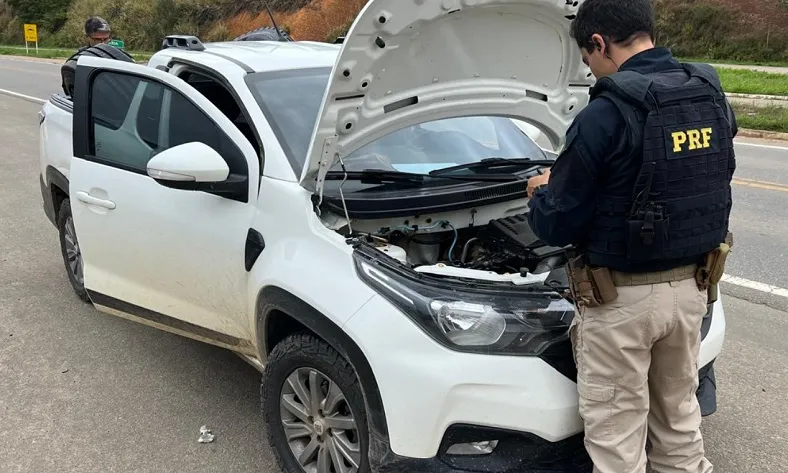 Veículo roubado em Jaguaré é recuperado pela PRF. Mulher foi levada para a delegacia